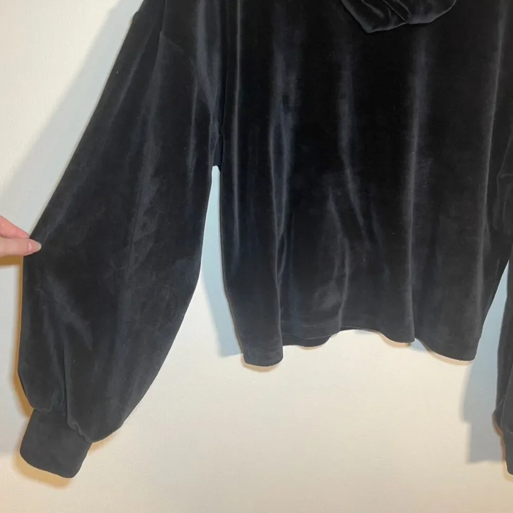 Wild Fable | Black Cropped Velvet Sweatshirt | Medium - Picture 3 of 6